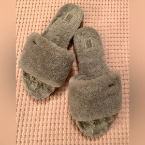 Women’s UGG Cozette Slipper - Size 10